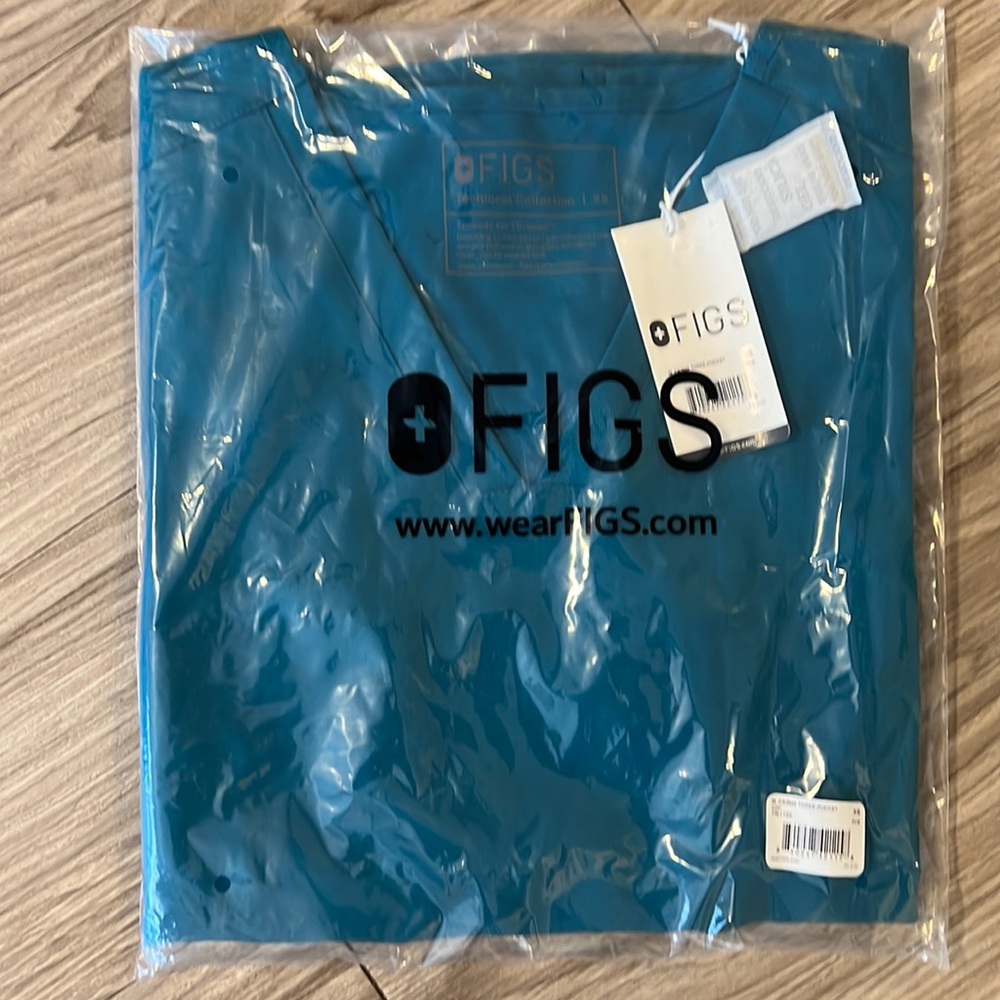 NWT FIGS Casma Three Pocket Scrub size XS color Pacific Blue
